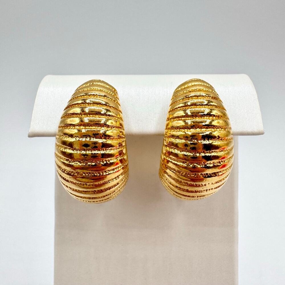 Vintage Monet Shrimp Grub Graduated Half Hoop Earrings Signed Classy Chic Runway